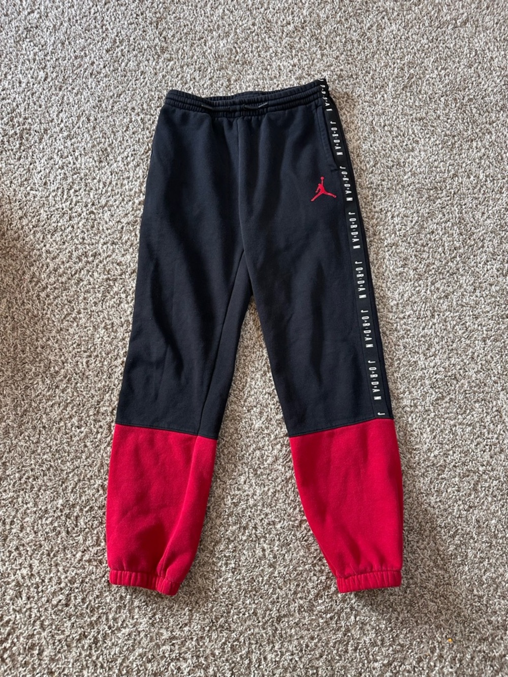 ❤️🖤 Jordan Black and Red Kids Colorblock Joggers- Size XL Boys 🖤❤️